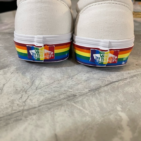Slip on pride vans - Picture 4 of 9